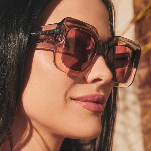 DIFF Eyewear Giada Smoke Rose Crystal Ombre + Mauve Polarized Sunglasses - Picture 10 of 10
